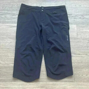 SUGOI | Black 3/4 athletic straight leg pant